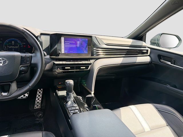 Used 2025 Toyota Camry SE FWD image 23