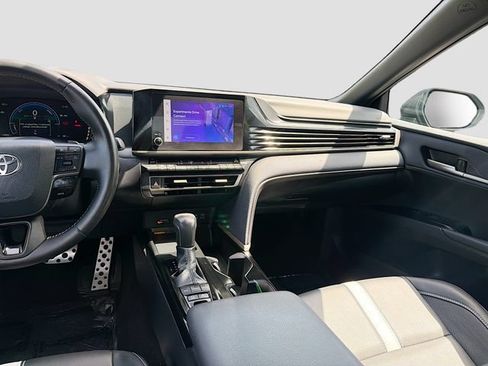 Used 2025 Toyota Camry SE FWD image 23