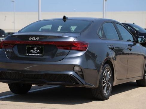 Used 2024 Kia Forte LXS w/ LXS Technology Package FWD image 4