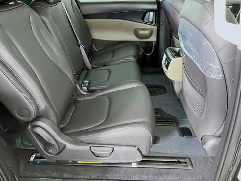 New 2026 Kia Carnival LXS FWD image 24