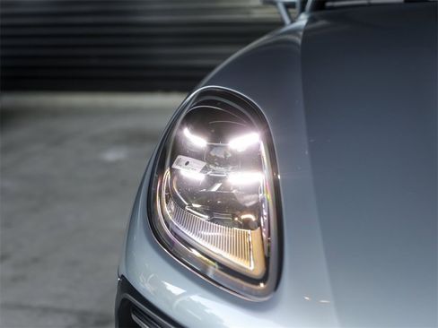 Used 2024 Porsche Macan S image 11