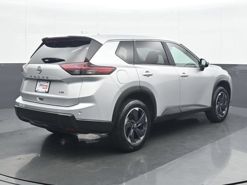 Used 2025 Nissan Rogue SV AWD/4WD image 6