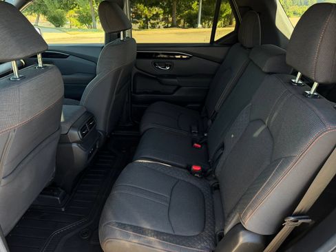 Used 2025 Honda Pilot Sport image 24