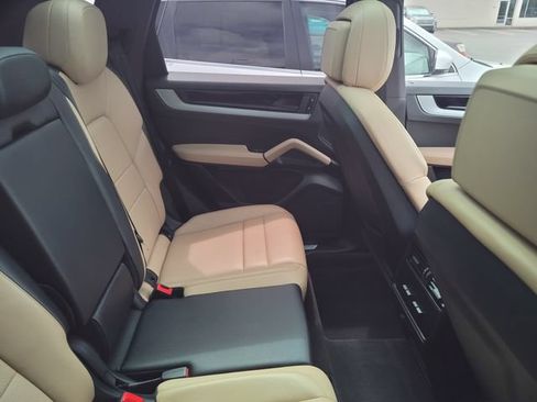 Used 2025 Porsche Cayenne w/ Premium Package Plus AWD/4WD image 6