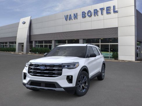 Used 2026 Ford Explorer Active w/ Active Comfort Package AWD/4WD image 2