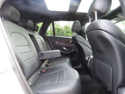 Used 2019 Mercedes-Benz GLC 300 4MATIC image 16