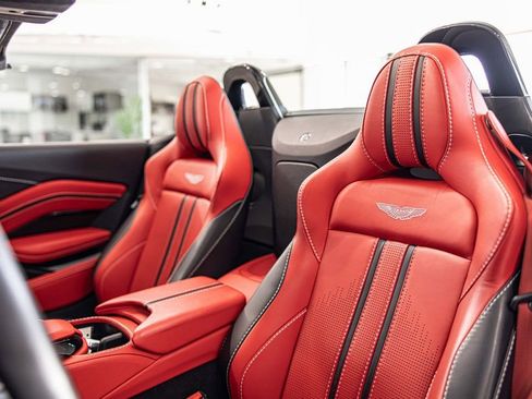 Used 2023 Aston Martin V8 Vantage Roadster image 16