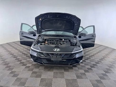 Used 2024 Hyundai Elantra Limited FWD image 11