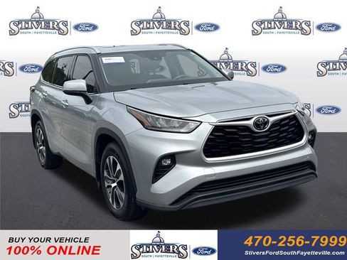 Used 2020 Toyota Highlander XLE FWD image 1