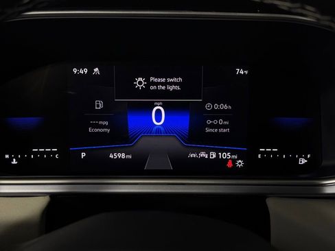 Used 2025 Volkswagen Taos SE w/ Panoramic Sunroof Package image 14