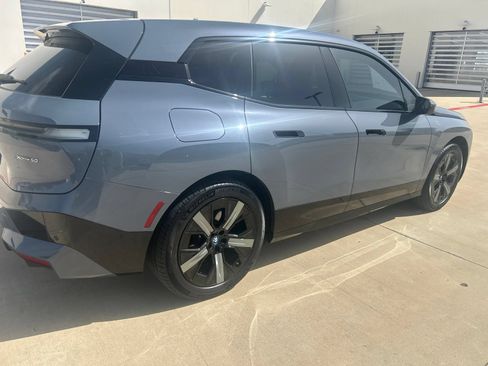 Used 2024 BMW iX xDrive50 w/ Premium Package AWD/4WD image 11