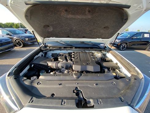 Used 2022 Toyota 4Runner SR5 AWD/4WD image 29