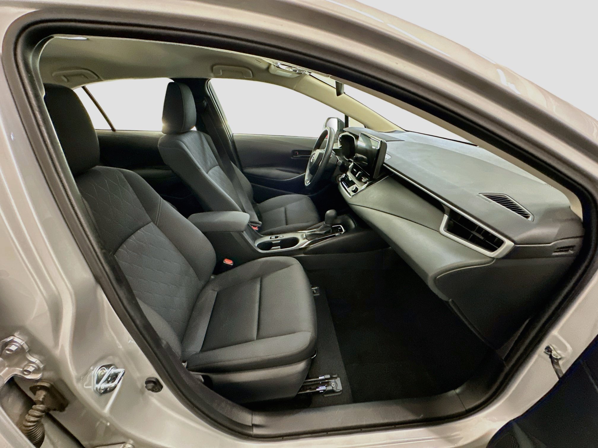 Used 2026 Toyota Corolla LE FWD image 32