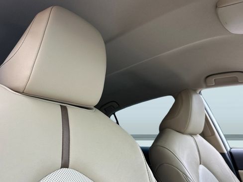 Used 2020 Toyota Camry XLE image 25