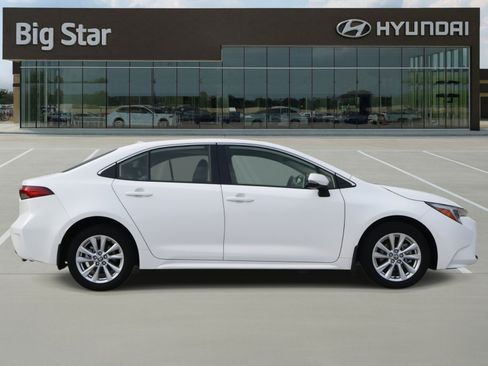 Used 2024 Toyota Corolla XLE image 5