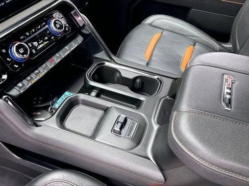 Used 2025 GMC Sierra 2500 AT4 image 16