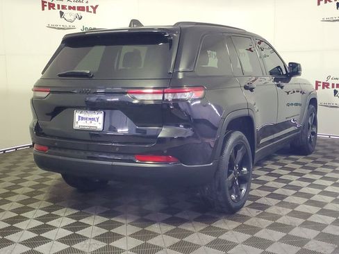 Used 2024 Jeep Grand Cherokee Altitude image 3