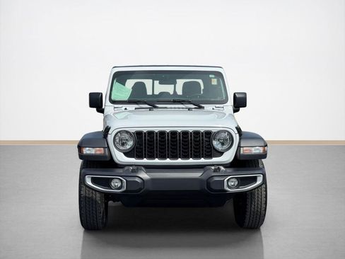 Used 2024 Jeep Gladiator Sport AWD/4WD image 2