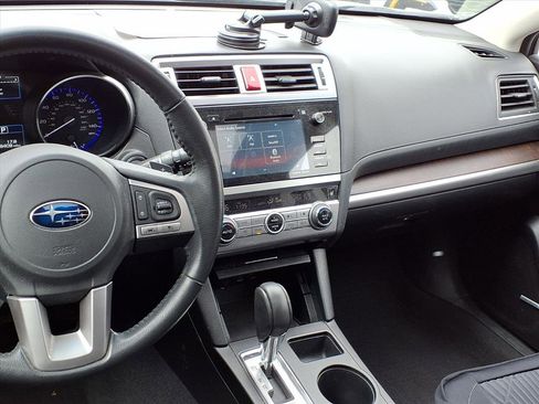 Used 2017 Subaru Outback 2.5i Limited image 5