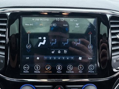 Used 2019 Jeep Grand Cherokee Limited w/ Luxury Group II image 24