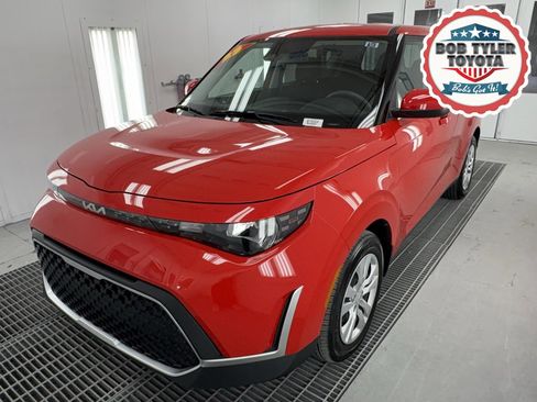 Used 2023 Kia Soul LX image 1