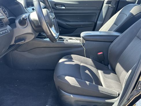 Used 2024 Nissan Altima 2.5 SV w/ SV Premium Package FWD image 6