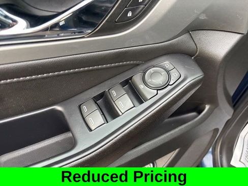 Used 2022 Chevrolet Traverse LT w/ Midnight/Sport Edition image 13