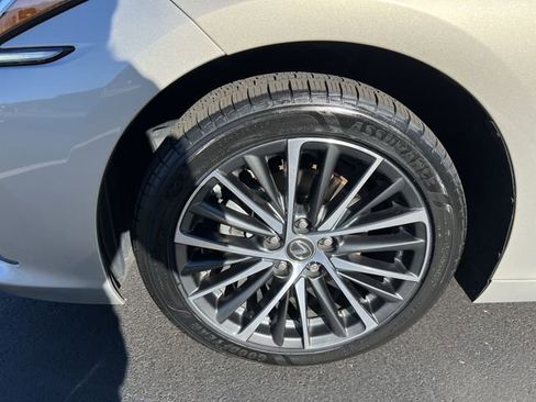 Used 2024 Lexus ES 300h w/ Premium Package image 8