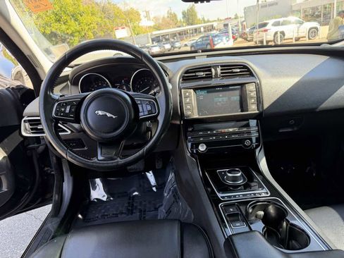 Used 2017 Jaguar XE Premium image 9