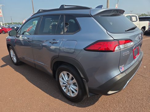 Certified 2023 Toyota Corolla Cross LE AWD/4WD image 5