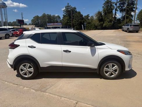 Used 2025 Nissan Kicks Play S FWD image 5