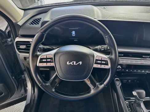 Used 2025 Kia Telluride S FWD image 16