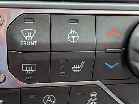 Used 2019 Jeep Wrangler Unlimited Sahara AWD/4WD image 23