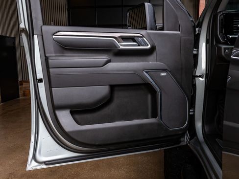 Used 2025 Chevrolet Silverado 2500 LTZ w/ LTZ Plus Package image 34