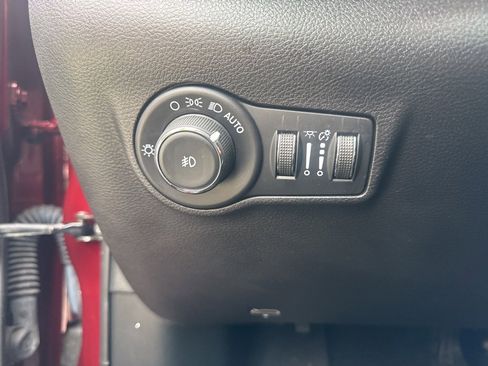 Used 2022 Jeep Compass Limited image 29