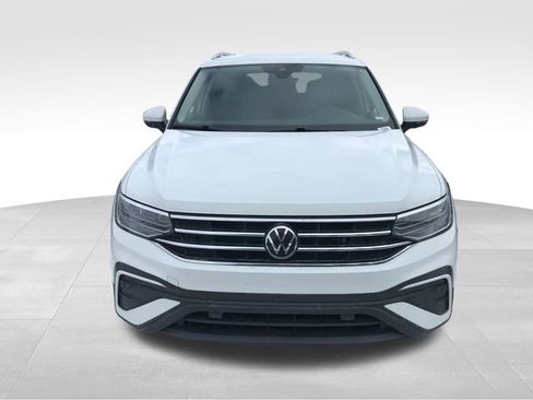 Used 2024 Volkswagen Tiguan SE image 8