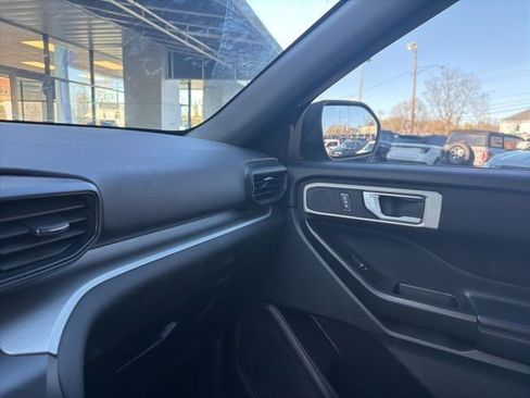Used 2020 Ford Explorer XLT w/ Comfort Package image 27