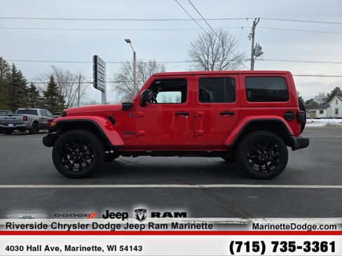 Used 2025 Jeep Wrangler Sahara w/ Safety Group image 5