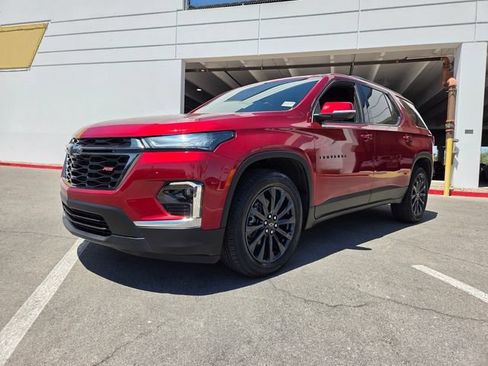 Certified 2023 Chevrolet Traverse RS FWD image 2