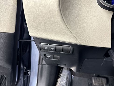 Used 2022 Toyota Corolla Cross XLE image 14