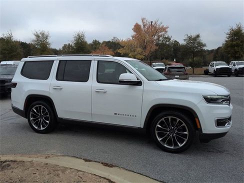 Used 2022 Jeep Wagoneer Series III w/ Premium Group I image 2