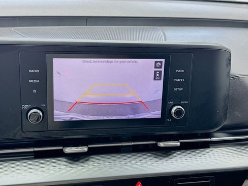 Used 2022 Kia Carnival LX FWD image 10