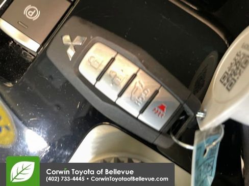 Used 2025 Mitsubishi Outlander SE image 28