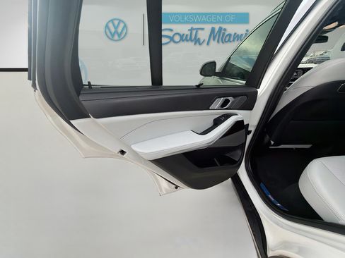 Used 2024 BMW X5 sDrive40i w/ Executive Package RWD image 26