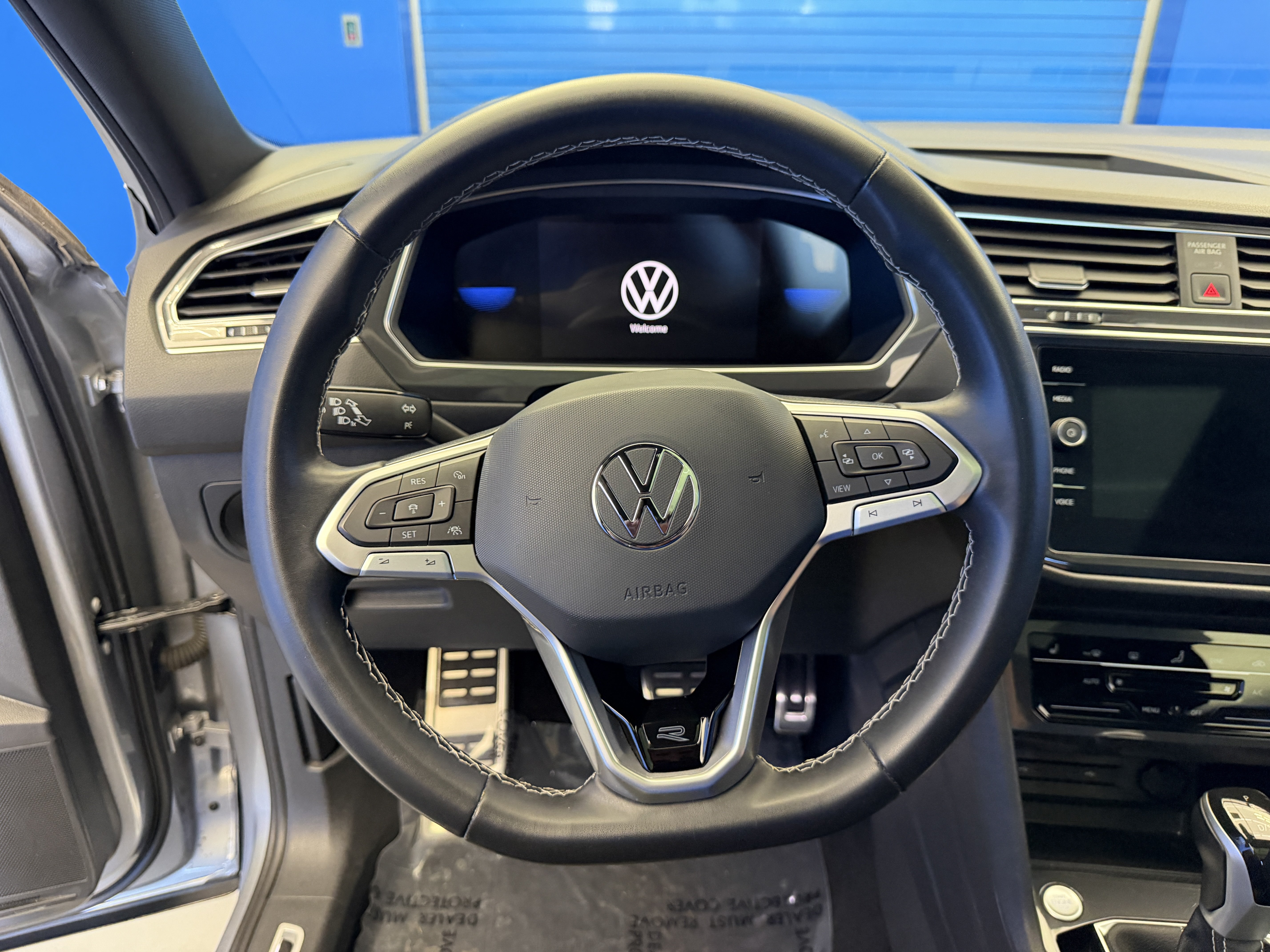 Used 2023 Volkswagen Tiguan SE R-Line FWD image 14