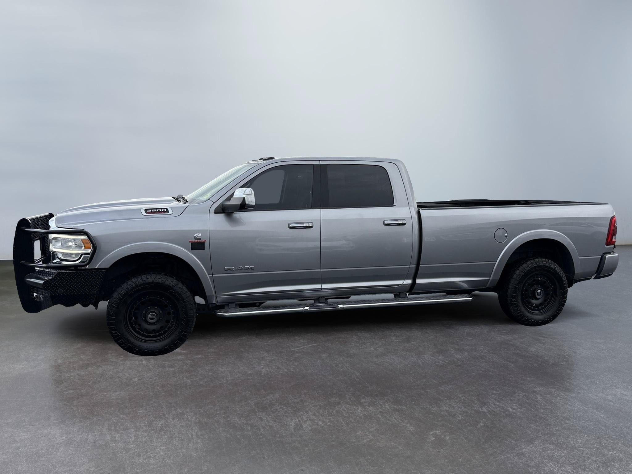Used 2022 RAM 3500 Laramie AWD/4WD image 2