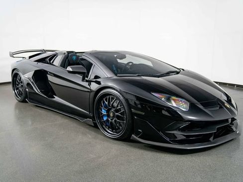 Used 2020 Lamborghini Aventador SVJ AWD/4WD image 2