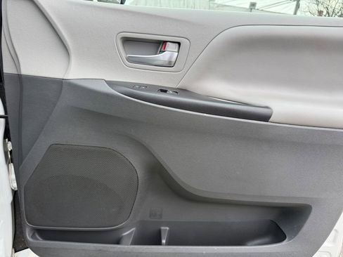 Certified 2020 Toyota Sienna LE image 19