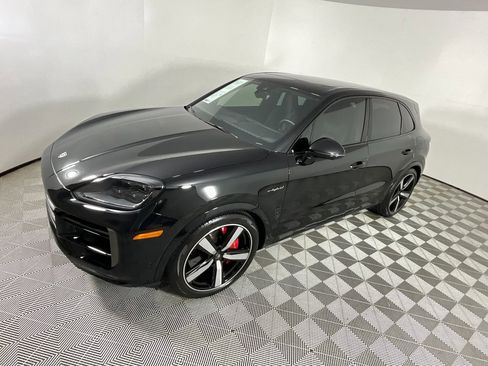 Used 2025 Porsche Cayenne Turbo image 9