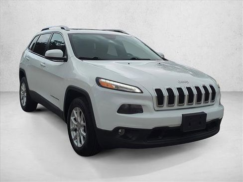 Used 2016 Jeep Cherokee Latitude w/ Comfort/Convenience Group image 3